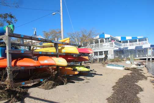 ProvincetownHarbor-JohnsonSt-kayaks